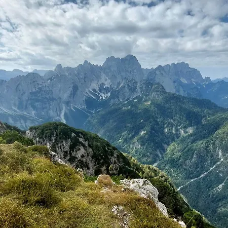 - アパート Cave del Predil